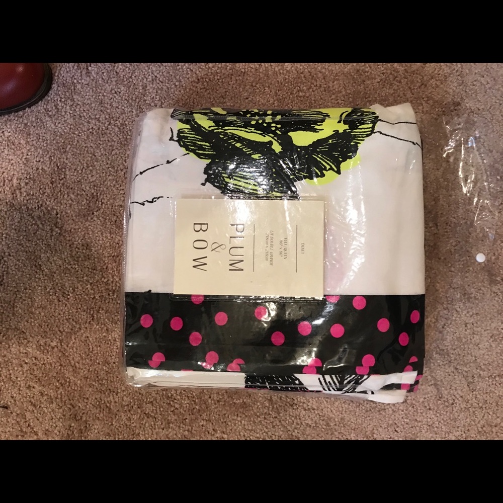 URBAN OUTFITTER’S PLUM & BOW DUVET FULL/QUEEN SIZE